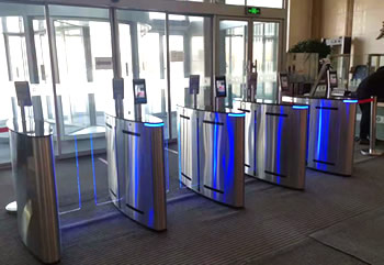 人臉識別測溫智能閘機的功能