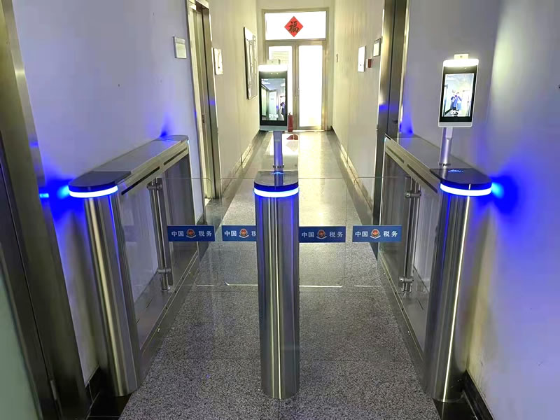 人臉識別測溫?cái)[閘之通道閘機(jī)廠家