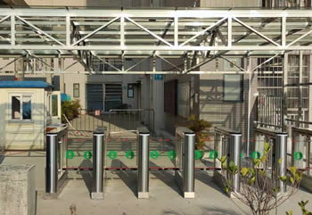 防撞擺閘閘機(jī)多少錢一臺？